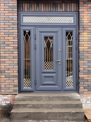 Дверь на парадном входе