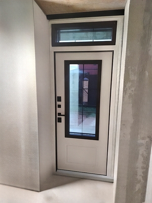 Стальная дверь с остеклением